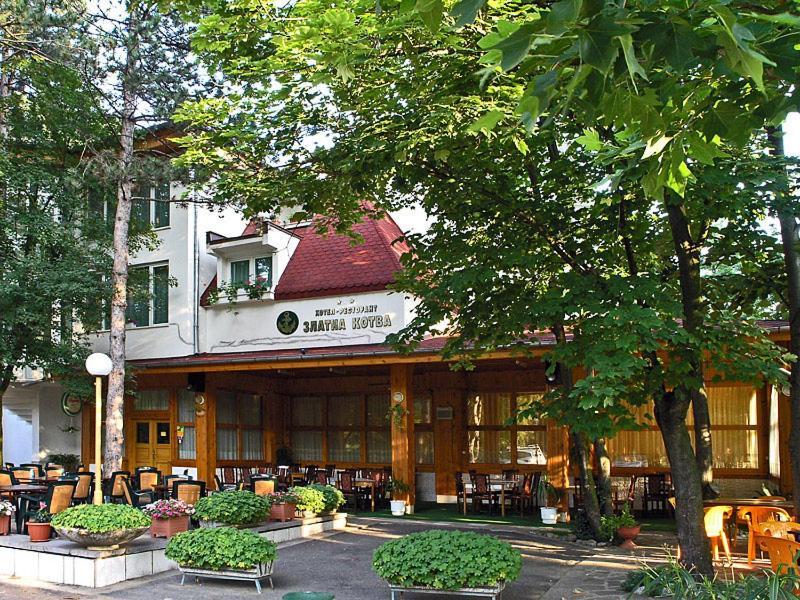 Хотел Златна Котва Kazanlak Exterior photo