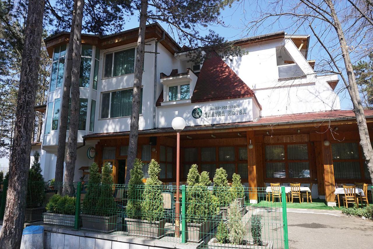 Хотел Златна Котва Kazanlak Exterior photo